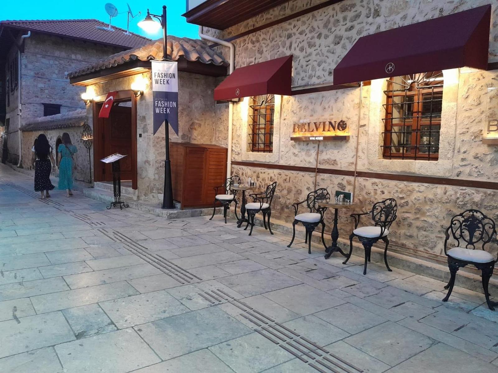 Belmondo Old Town Hotel *